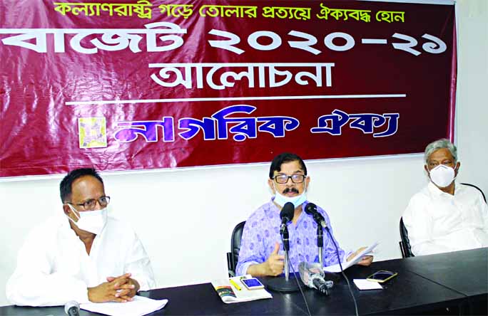 Convener of Nagorik Oikya Mahmudur Rahman Manna speaking at a post-budget discussion in DRU auditorium on Monday.