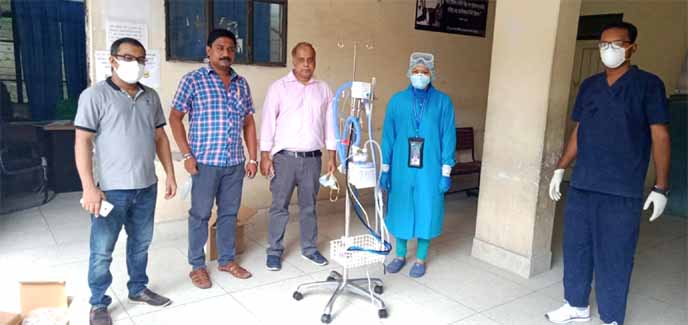 City Bank authorities handed over a high flow nasal cannula machine to Dr. Abdur Rab Masum, Senior Consultant of Chattogram General Hospital recently.