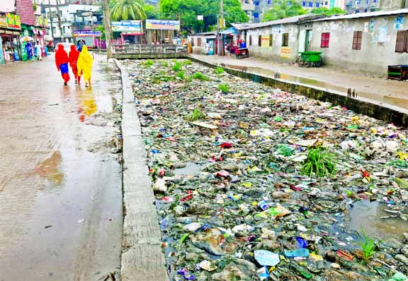 Thick layer of garbage depositted on the water of Dholaipar canal in the capital due to lack of cleanliness drive by the authorities concerned.