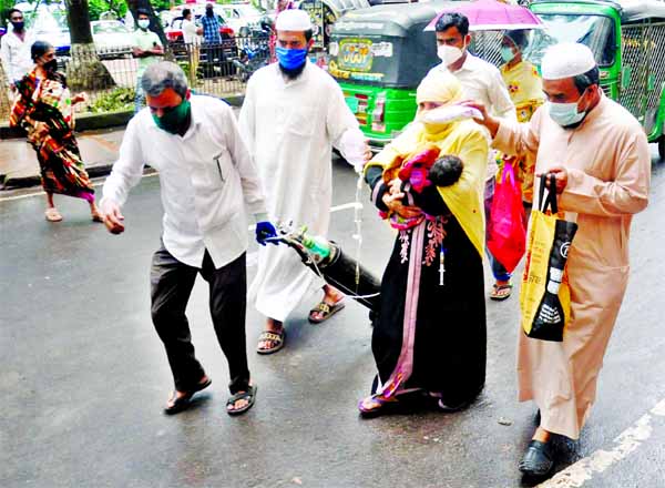 A newborn with intravenous therapy (IV) and oxygen support is being taken to Chattogram Medical College Hospital for admission on Sunday after several hospitals at the Port City denied treatment for the baby.