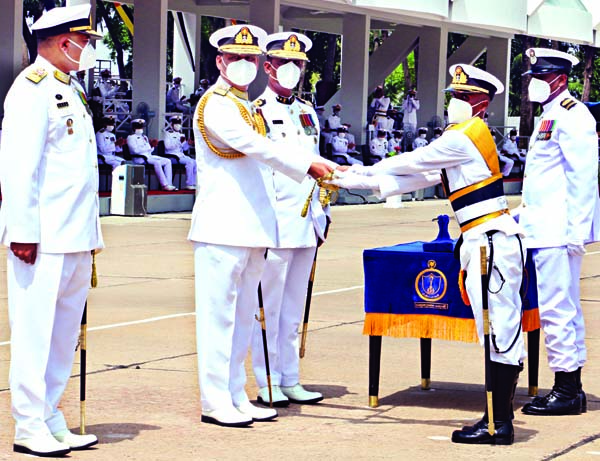 Chief of Naval Staff Admiral Aurangzeb Chowdhury handing over 'Sword of Honour' to best all rounder midshipman Asif Mehraj at Bangladesh Naval Academy at Patenga in Chattogram on Wednesday. ISPR photo