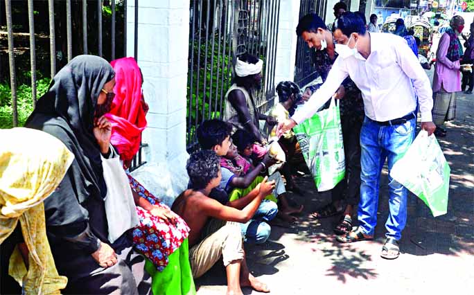 Leaders of 'Musafir', a humanitarian organisation distributing food aid among the distressed people in Chattogram. The snap was taken from in front of Circuit House in the city on Thursday.