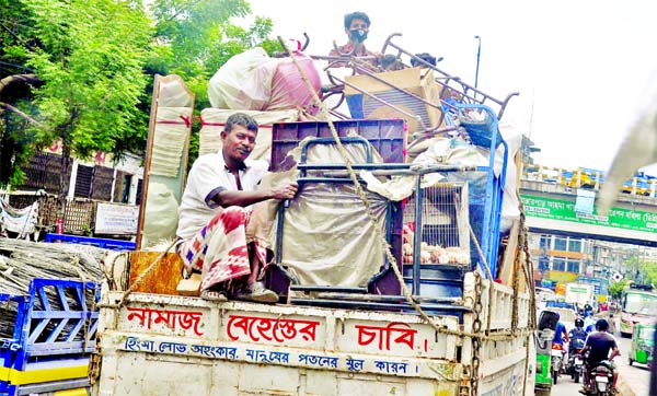 A low-income group family, whose life has become paralysed due to the coronavirus economic crisis, leaves for their rural home from Chattogram on Monday.