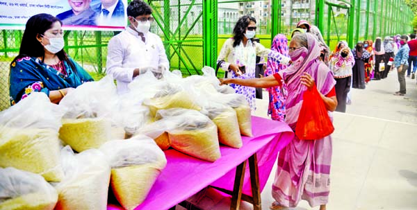 Councillor of 26 No.Ward of DSCC Hasibur Rahman Manik distributes foodstuff among the distressed people on behalf of Prime Minister Sheikh Hasina to tackle coronavirus crisis. The snap was taken from in front of Shahid Hazi Abdul Alim Playground in the c