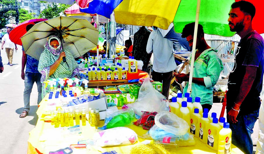 Sale of substandard hand sanitizer and protective gears goes on unabated on the footpaths of Chattogram city with authorities turn blind eyes on this illegal business. This photo was taken from Agrabad area on Tuesday.