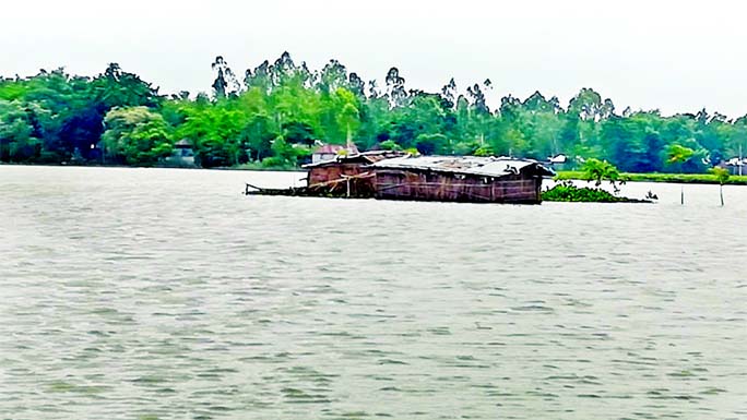 A vast swathe of crop land in Kajipur upazila of Sirajganj district goes under floodwater as water level of Jamuna River continues to rise due to incessant rain and water from upstream. This snap was taken on Wednesday.
