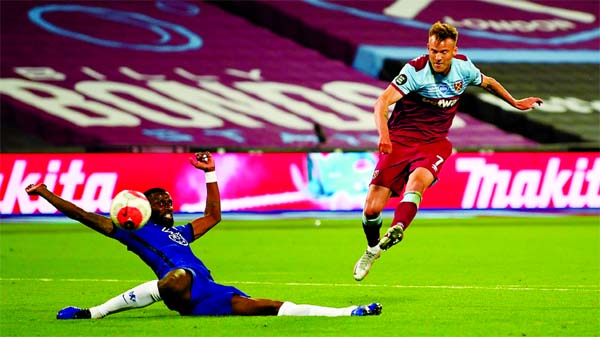 West Ham United's Andriy Yarmolenko (right) scores the third goal against Chelsea during their EPL match on Wednesday.