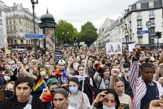 Several thousands of people participated in the Pride revendicative organised in Paris by LGBTQI associations and collectives and sex workers on Sunday.