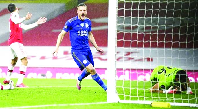 Leicester's Jamie Vardy celebrates after scoring his team's first goal against Arsenal during the English Premier League soccer match at the Emirates Stadium on Tuesday.