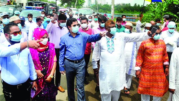 DSCC Mayor Barrister Sheikh Fazle Noor Taposh visits the site adjacent to Demra Sultana Kamal Bridge in the city on Wednesday for constructing waste management building.