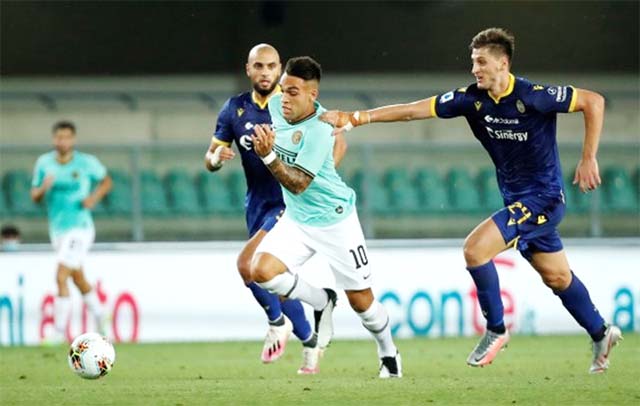 Inter Milan's Lautaro Martinez (centre) in action with Hellas Verona's Marash Kumbulla (right) during the Italian Serie A soccer match at Rome on Thursday. The match ended in a 2-2 draw.