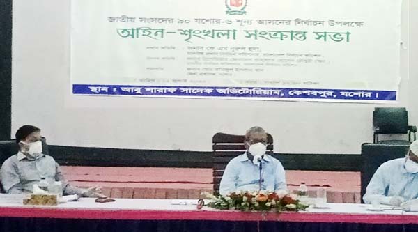 Chief Election Commissioner KM Nurul Huda speaks at a meeting on law and order situation in Abu Sharaf Sadeque Auditorium at Keshabpur in Jashore on Saturday on the occasion of election of vacant Jashore-6 constituency.