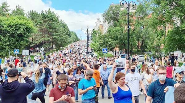 Estimates suggested up to 40,000 people took part in Russian protest. Internet
