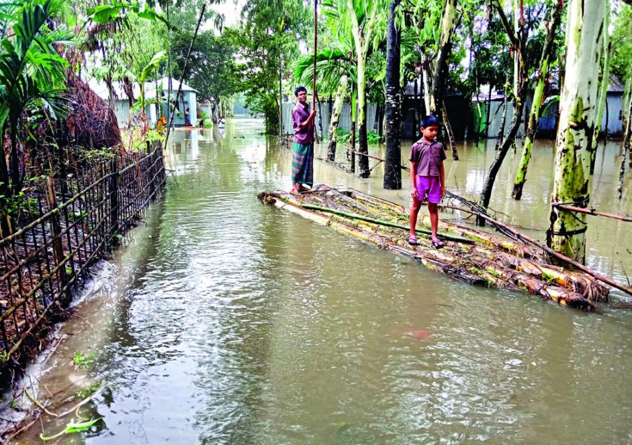 More than 1500 people were marooned at Lalmonirhat's Gandigram Union due to rise in water level of Teesta River following water rush from upstream. This photo was taken from Hatibandha Upazila on Saturday.