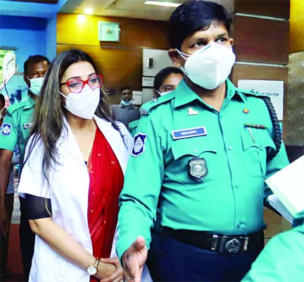 Police take JKG Health Care chairman Dr Sabrina Arif Chowdhury into custody after interrogating her at the DMP Tejgaon Division DC's office in the capital on Sunday.