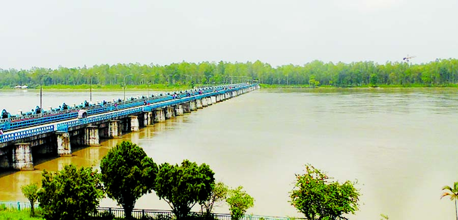 The Water Development Board (WDB) hoists red alert in and around the Teesta Barrage areas as the water flows of Teesta River alarmingly crossed the danger level at Dalia point in Nilphamari district on Monday morning breaking all previous record. This pho