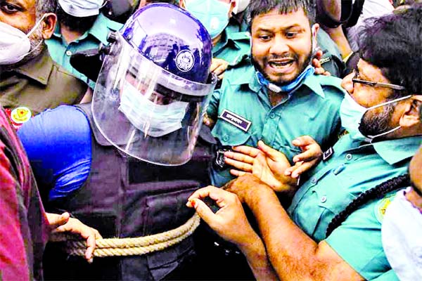 The Detective Branch of Police produces detained Regent Group Chairman Shahed Karim and its Managing Director Masud Parvez before the Chief Metropolitan Magistrate Court on Thursday.