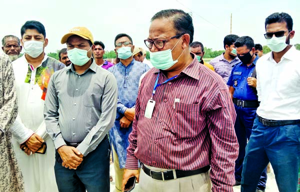 Executive Engineer of the Water Development Board Abdus Shaheed visits Teesta River embankments of South Votmari in Lalmonirhat district on Friday.