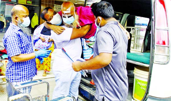 Apart from Covid-19, other patients suffering from different non-communicable diseases have no other way but to get admitted to hospitals. This photo was taken from in front of Dhaka Medical College Hospital on Sunday.