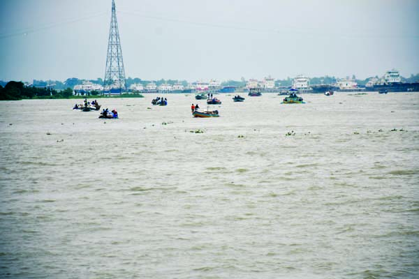 The water level in Sitalakhya River continues to swell like other rivers around the capital due to heavy rains in the upstream. It was flowing 20cm above the danger level at Narayanganj point on Thursday.