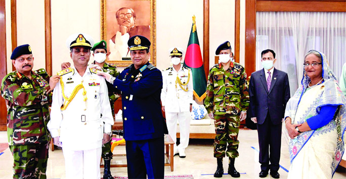 Chief of Army Staff General Aziz Ahmed and Chief of Air Staff Air Chief Marshal Masihuzzaman Serniabat adorn rank badge to the newly appointed Chief of Naval Staff Admiral M Shaheen Iqbal in presence of Honourable Prime Minister Sheikh Hasina at Ganobhaba
