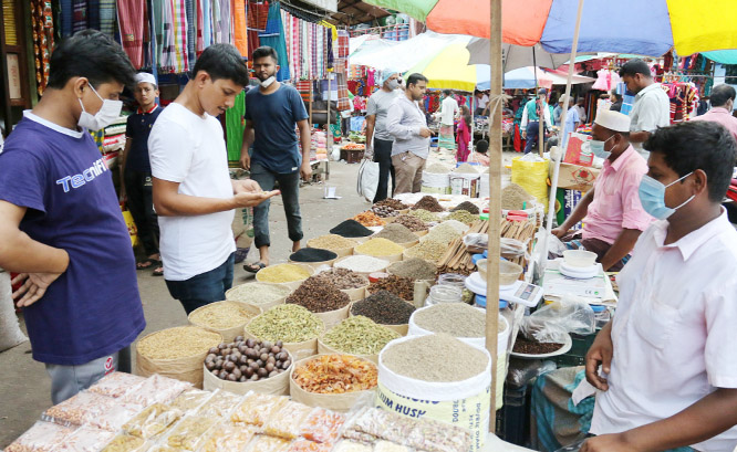 Sparse presence of buyers at the makeshift shop of spices ahead of Eid-ul-Azha. The snap was taken from the city's Baitul Mokarram area on Thursday.