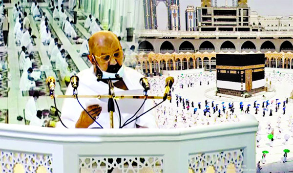 Sheikh Abdullah Bin Suleiman Al-Manea, a member of the Council of Senior Scholars of Saudi Arabia, delivers the Arafat sermon on Thursday.