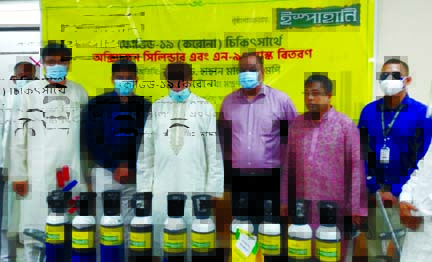 Ispahani Group sponsored 10 oxygen Cylinders and N95 masks for the Rangunia Health Complex in Chattogram. Dr Hasan Mahmud, Information Minister, Omar Hannan, General Manager (Marketing) and Shah Moinuddin Hasan, General Manager (Tea Trade) of Ispahani Gro