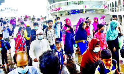 The Eid vacation is over. People started geting back to the capital. The photo was taken from Sadarghat launch terminal on Tuesday.