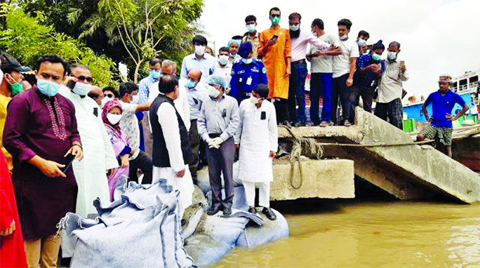 Deputy Minister for Water Resources AKM Enamul Haque visits erosion area of Madaripur Town Protection Embankment on Friday.