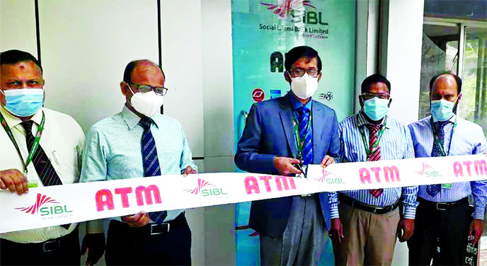 Mohammad Forkanullah, SEVP of Social Islami Bank Limited (SIBL) Principal Branch, inaugurating an ATM Booth at Zaman Tower in city's Purana Paltan recently. Md. Abdul Mottaleb, Head of Branches Control and General Banking Division along with other senior