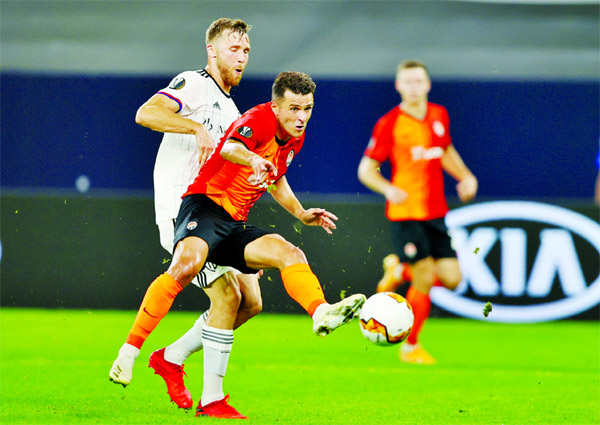 Shakhtar Donetsk's Junior Moraes (front) in action during the match against FC Basel in Gelsenkirchen, Germany on Tuesday.
