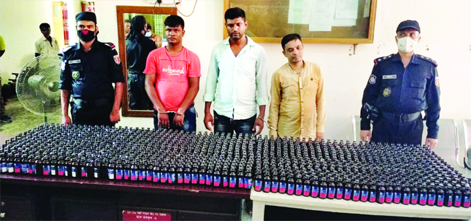 A team of RAB-10 arrest three illegal drug traders and recover 982 bottles of phensidyl from Daudkandi of Cumilla on Thursday.