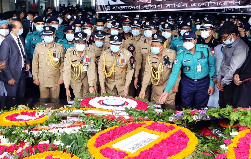 Bangladesh Police Service Association led by IGP Benazir Ahmed places floral wreaths at the portrait of Father of the Nation Bangabandhu Sheikh Mujibur Rahman at 32, Dhanmondi on Saturday marking the National Mourning Day and 45th martyrdom anniversary of