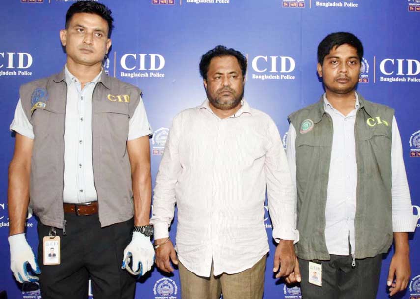 CID police detains main accused of a gang of international human traffickers in Kuwait Amir Hossain alias Siraj Uddin from Madhabdi area in Narsingdi on Wednesday.