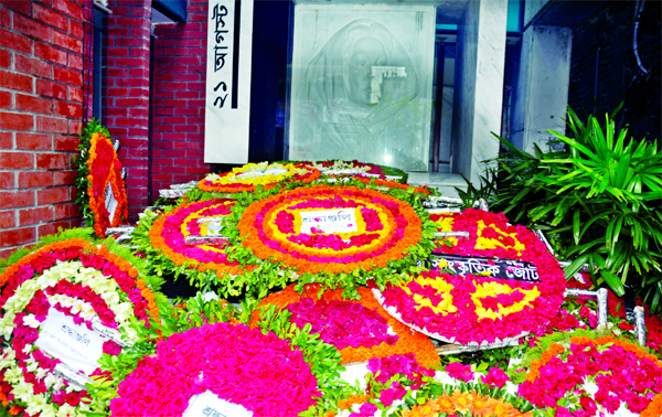 People place floral wreaths and sprinkle flower petals at the temporary altar in front of the AL Central office in city's Bangabandhu Avenue on Friday showing respect to the martyrs of 21 August grenade attack.