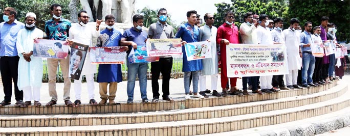 'Muktijuddha Mancha' forms a human chain at TSC area of Dhaka University on Friday on Muslim Genocide Day in China.