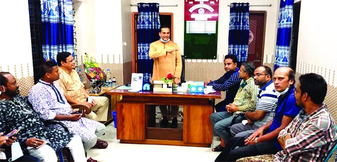 Md. Helal Uddin, Officer-in-Charge of Banaripara thana speaks at a view-exchange meeting with the leaders of the Banaripara Press Club on Saturday.