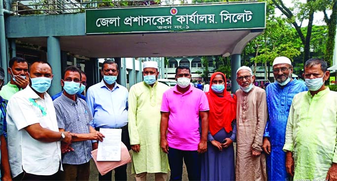 The people of Khadimpara Union under Sylhet Sadar Upazila giving memorandum to the Deputy Commisioner of the district requesting not to include any area by omitting a village of 4 No. Khadimpara Union.
