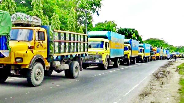 Hundreds of buses and trucks have been stranded on both sides of the Padma River due to suspension of the Shimulia-Kathalbari river route for lack of navigability, leaving tears in the eyes of the passengers and drivers on Friday.