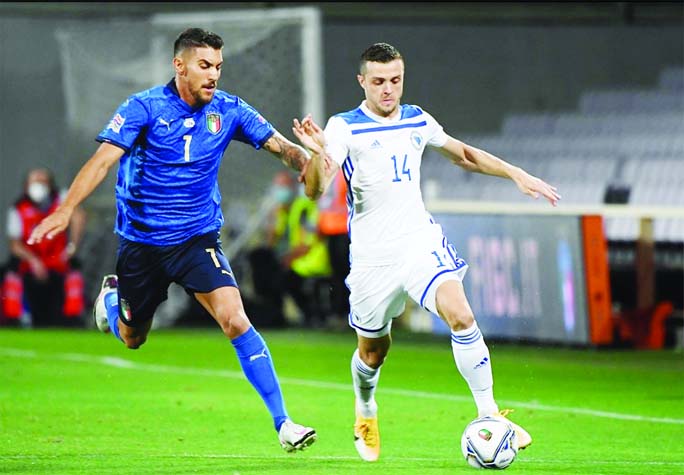 Italy's Lorenzo Pellegrini (left) in action with Bosnia and Herzegovina's Armin Hodzic during the UEFA Nations League soccer match between Italy and Bosnia Herzegovina at the Artemio Franchi Stadium in Florence, Italy on Friday.