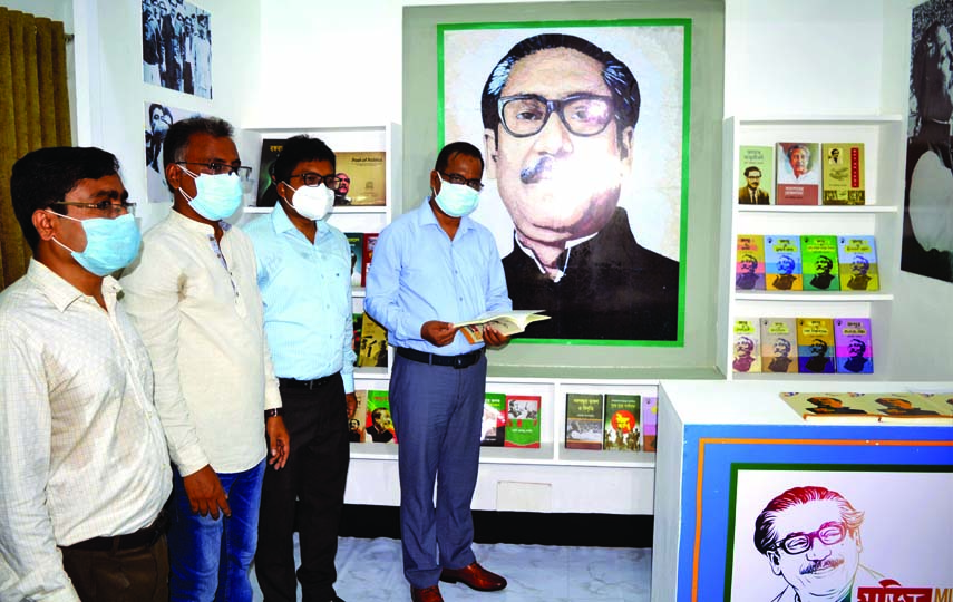 Md Humayun Kabir Khandakar, Divisional Commissioner of Rajshahi, inaugurates Bangabandhu Corner at the Bogura DC Office on Tuesday.