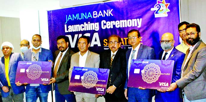Mirza Elias Uddin Ahmed, Managing Director& CEO of Jamuna Bank Limited, poses along with other officials after launching of a new Visa Signature Contactless Credit Card for its customers recently. Customers will now be able to transact more securely by si