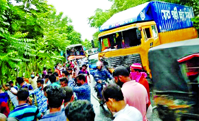 People gather at the accident spot after two vehicles crash on Dhaka-Barishal Highway at Atipara area in Uzirpur Upazila on Wednesday leaving six passengers dead.