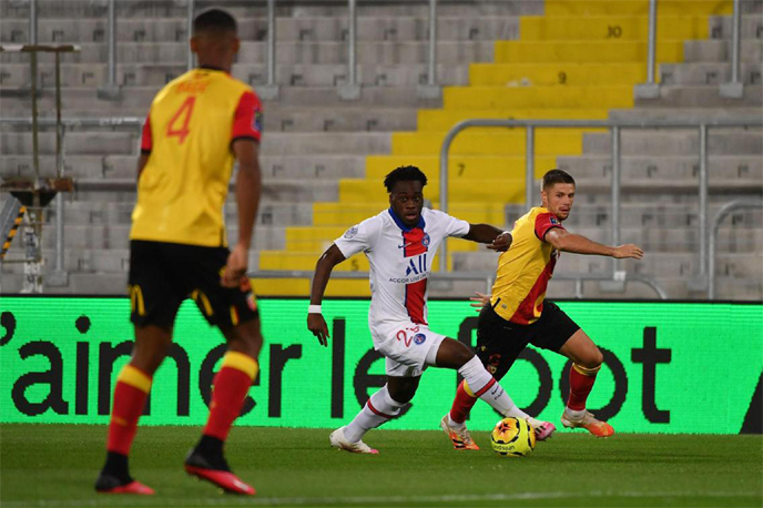 Paris Saint-Germain's forward Arnaud Kalimuendo (center) fights for the ball with Lens' midfielder Manuel Perez (right) during the Ligue 1 Football match at the Felix Bollaert-Delelis stadium in Lens on Thursday.