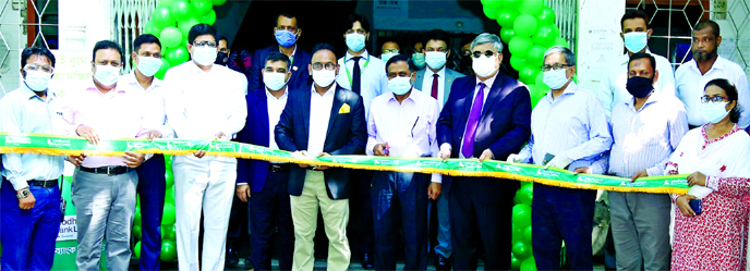 MMBL opens revenue collection booths: Modhumoti Bank Limited inaugurated revenue collection booths at Zone-3, Azimpur & Zone-5, Saydabad on Monday. Md. Shafiul Azam, Managing Director and CEO of the bank and ABM Amin Ullah Nuri, Chief Executive Officer of