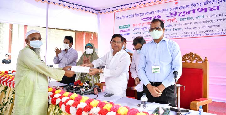 Textiles and Jute Minister Golam Dastagir Gazi handing over cheques to the workers of the Karim Jute Mills Ltd at Demra in the capital on Tuesday. Labour and Employment Minister Monnujan Sufian, it Secretary K M Abdus Salam and Textiles and Jute Secretary