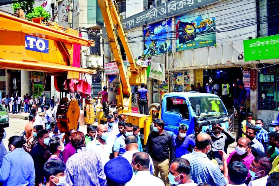 Dhaka North City Corporation on Tuesday conducts a drive to evict illegal billboards in the city's Gulshan area.