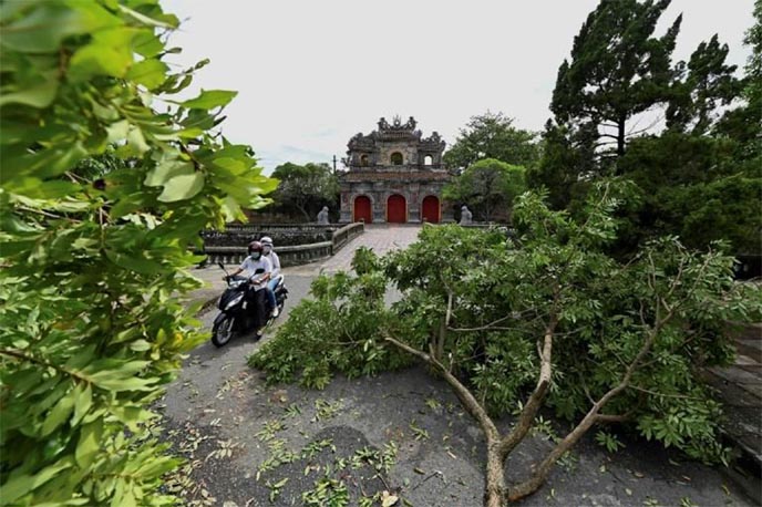 Tropical Storm Noul has unleashed heavy rains and high winds in Vietnam's central coastal region.