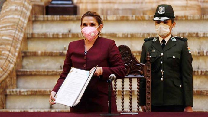 Anez holding the document that enacts a law that calls for elections on October 18 at the government palace in La Paz, Bolivia.